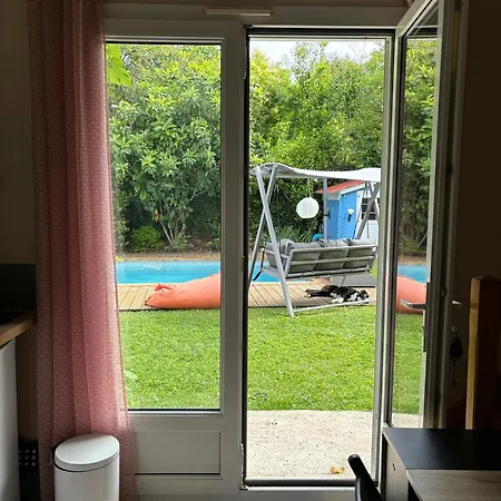 Couette-café Merig'home Climatisee Dans Maison Avec Piscine Au Calme En Ville, 3*