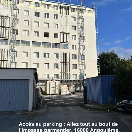 Frühstückspension Merig'home Climatisee Dans Maison Avec Piscine Au Calme En Ville, 3*