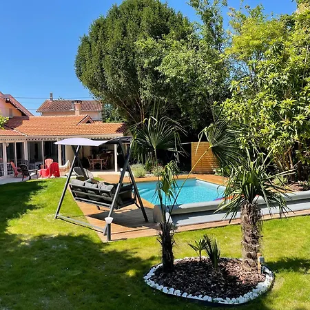 Frühstückspension Merig'home Climatisee Dans Maison Avec Piscine Au Calme En Ville,