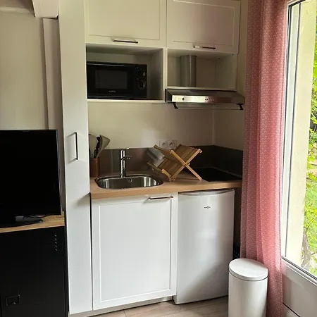 Couette-café Merig'home Climatisee Dans Maison Avec Piscine Au Calme En Ville, 3*